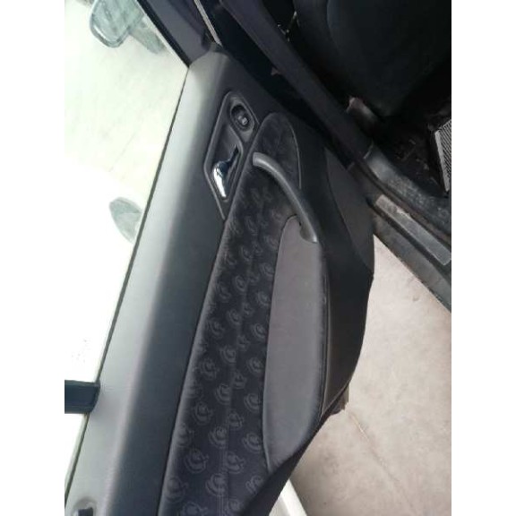 mercedes-benz clase c (w203) berlina del año 2001