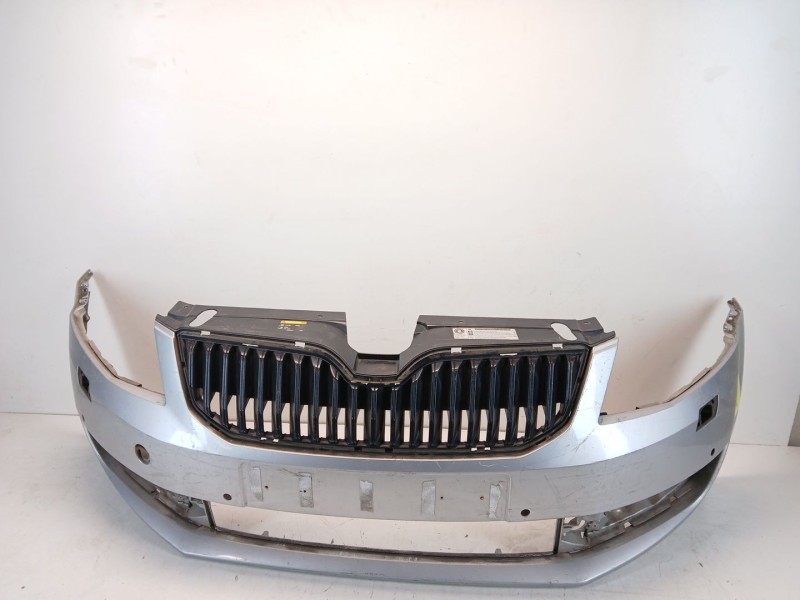 Recambio de paragolpes delantero para skoda octavia iii (5e3, nl3, nr3) 1.6 tdi referencia OEM IAM 5E0807221  