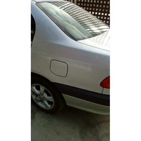 toyota avensis berlina (t 22) del año 2000