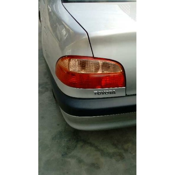 toyota avensis berlina (t 22) del año 2000