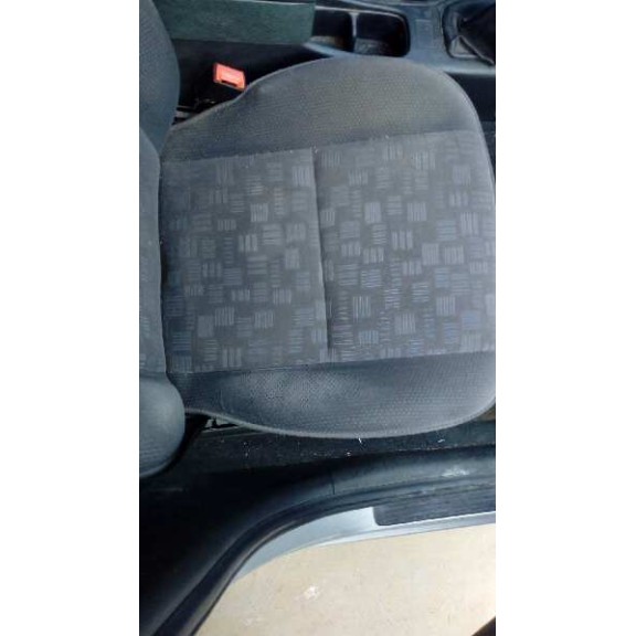 toyota avensis berlina (t 22) del año 2000