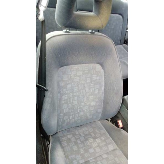 toyota avensis berlina (t 22) del año 2000