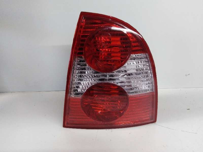 Recambio de piloto trasero derecho para volkswagen passat berlina (3b3) referencia OEM IAM  ROJO-BLANCO 