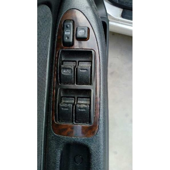 toyota avensis berlina (t 22) del año 2000