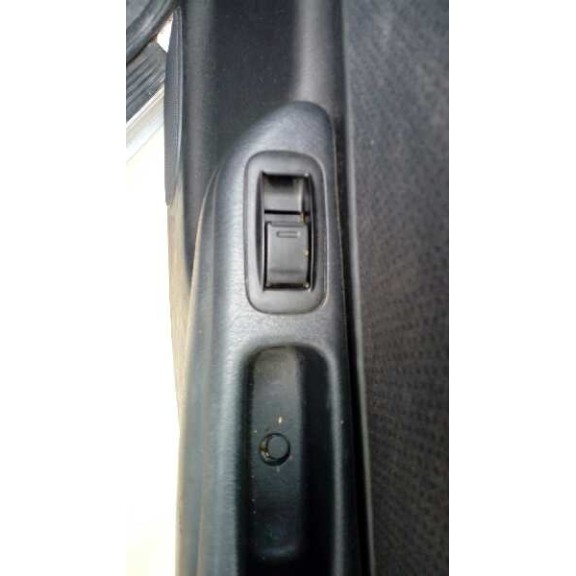 toyota avensis berlina (t 22) del año 2000