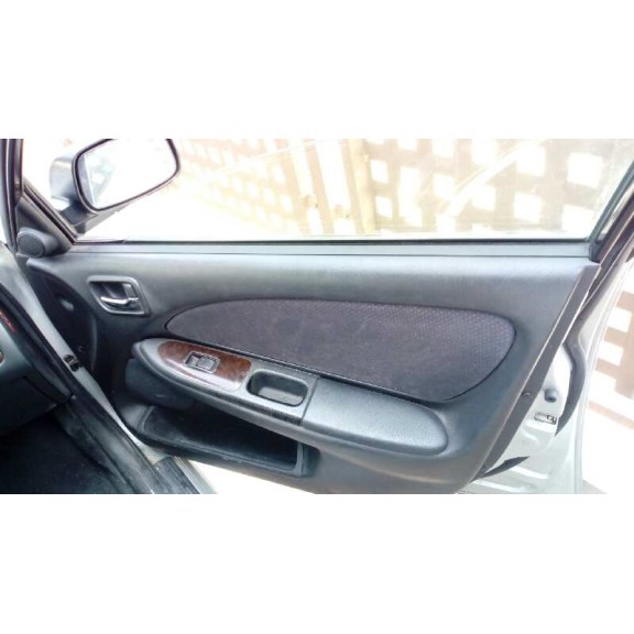 toyota avensis berlina (t 22) del año 2000