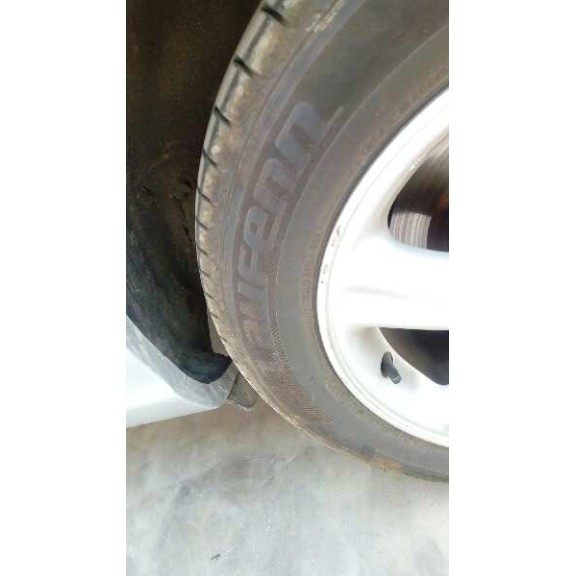 toyota avensis berlina (t 22) del año 2000