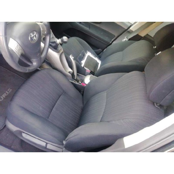 toyota auris del año 2008