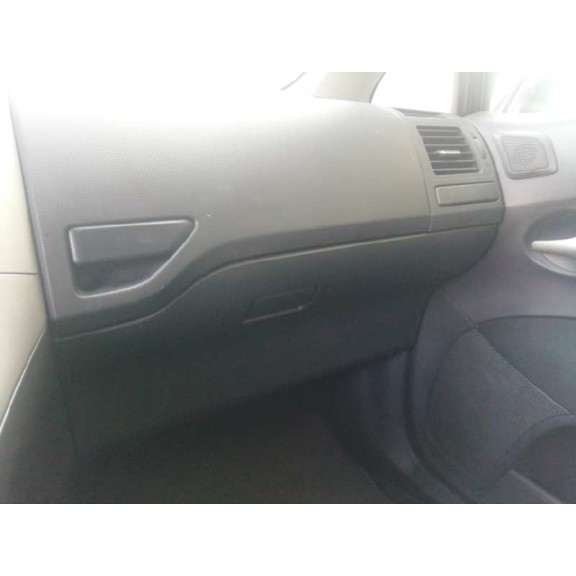 toyota auris del año 2008