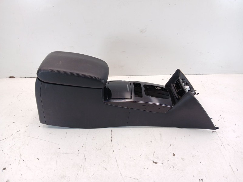 Recambio de apoyabrazos central para infiniti qx70 3.7 awd referencia OEM IAM P13608B11000  