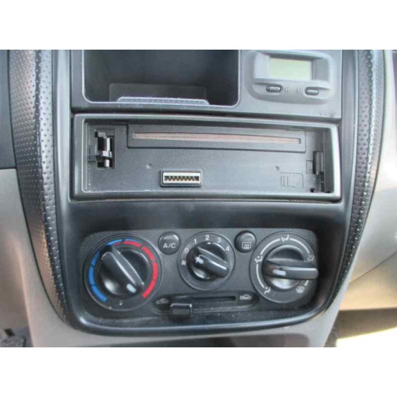 mazda demio (dw) del año 2001