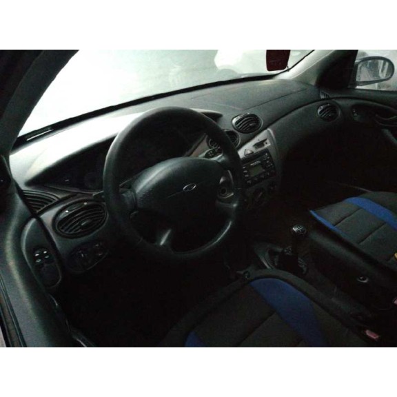 ford focus berlina (cak) del año 2001