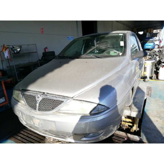 lancia lancia y del año 2003