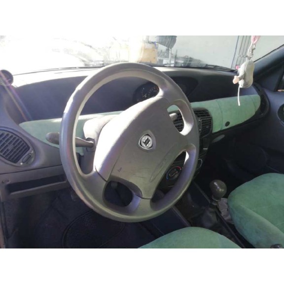 lancia lancia y del año 2003