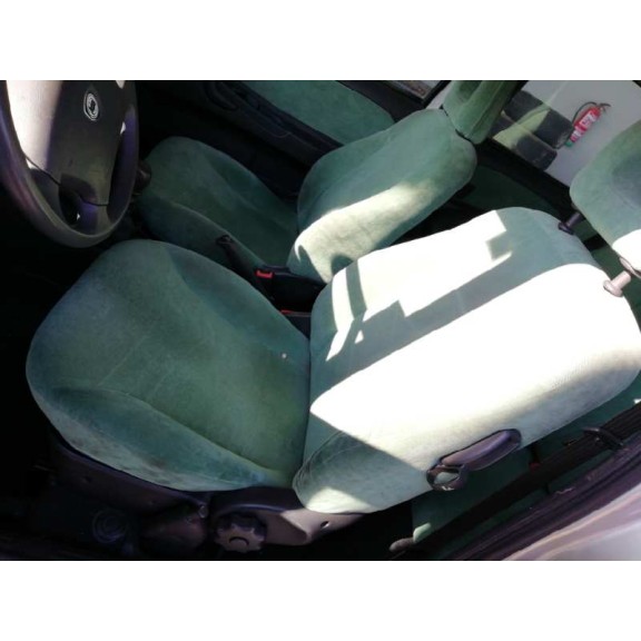 lancia lancia y del año 2003