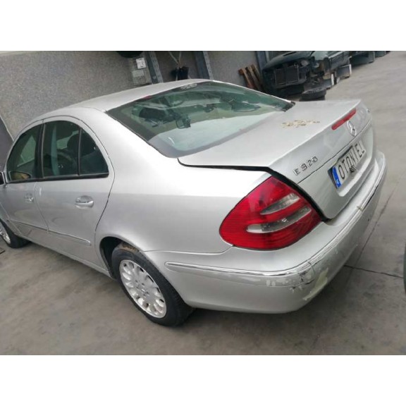 mercedes-benz clase e (w211) berlina del año 2005