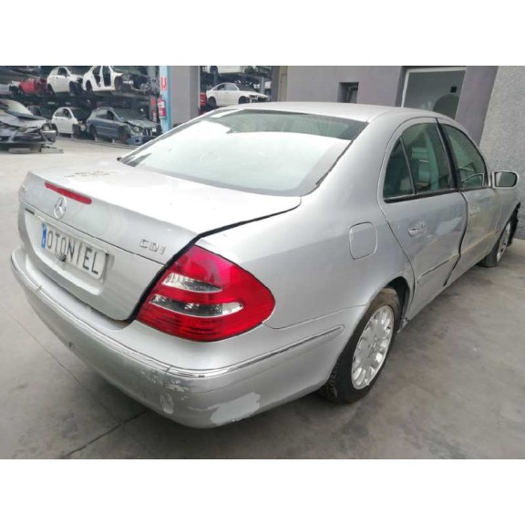 mercedes-benz clase e (w211) berlina del año 2005