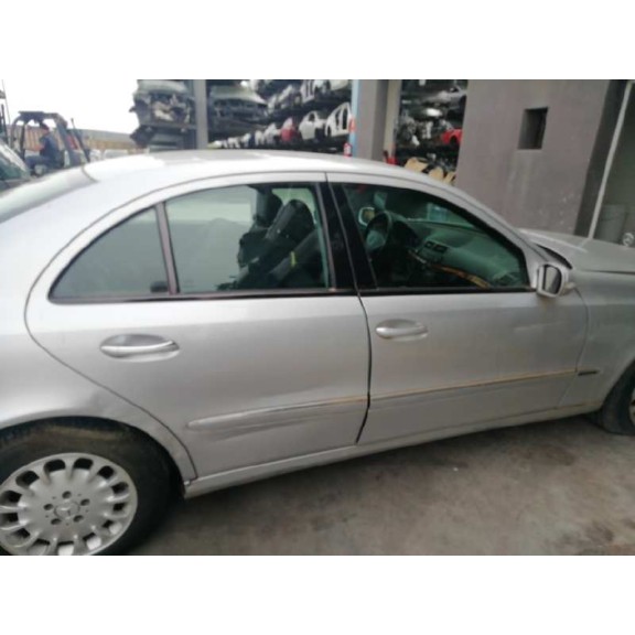 mercedes-benz clase e (w211) berlina del año 2005