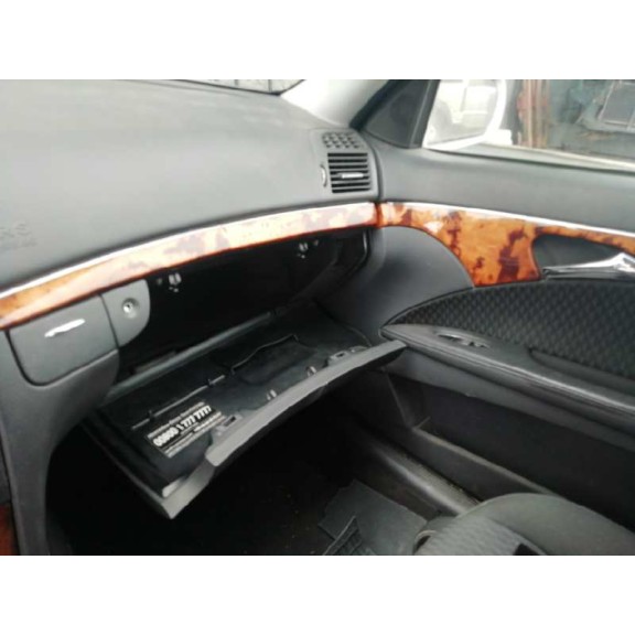 mercedes-benz clase e (w211) berlina del año 2005