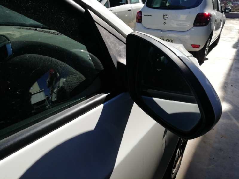 Recambio de retrovisor derecho para chevrolet cruze station wagon lt+ referencia OEM IAM 96831843 BLANCO 5 PINS NO ABATIBLE