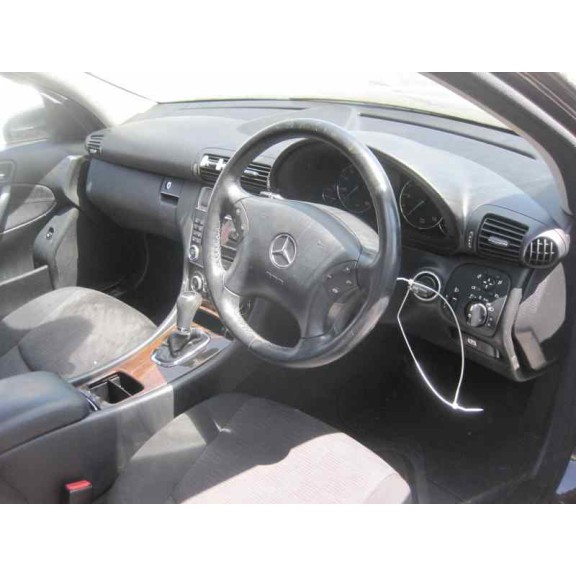 mercedes-benz clase c (w203) berlina del año 2000