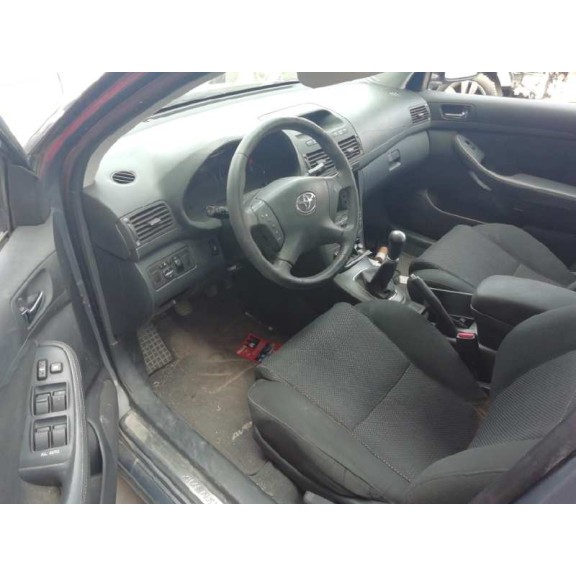 toyota avensis berlina (t25) del año 2005