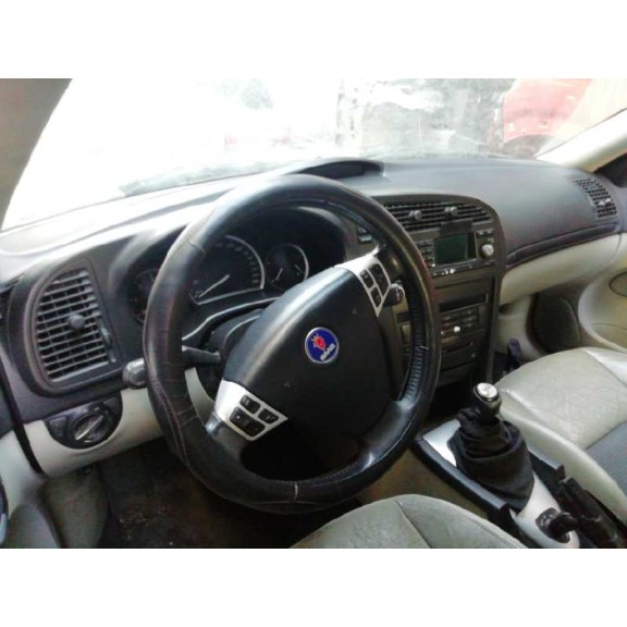 saab 9-3 berlina del año 2004