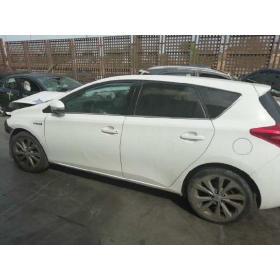 toyota auris del año 2014