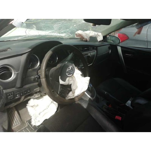 toyota auris del año 2014