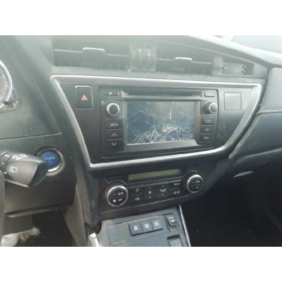 toyota auris del año 2014