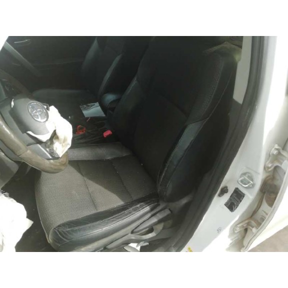 toyota auris del año 2014