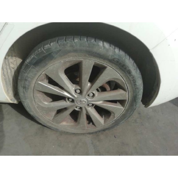 toyota auris del año 2014