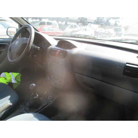 opel corsa c del año 2001