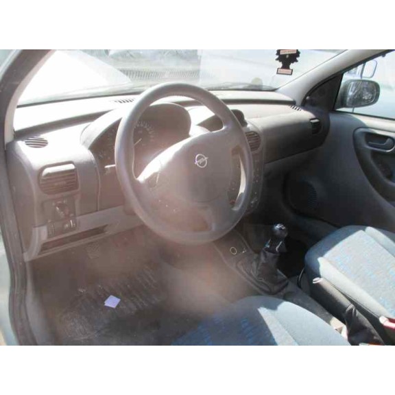 opel corsa c del año 2001
