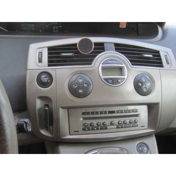 renault scenic ii del año 1950