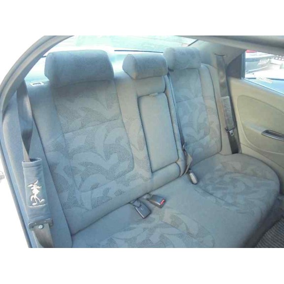 daewoo nubira berlina del año 2001