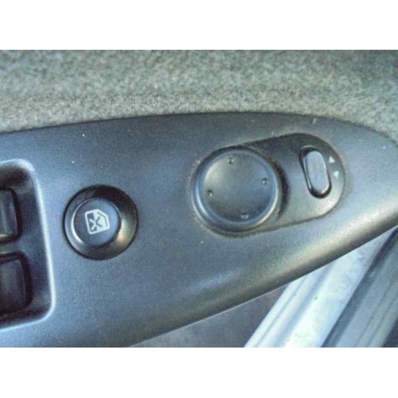 daewoo nubira berlina del año 2001