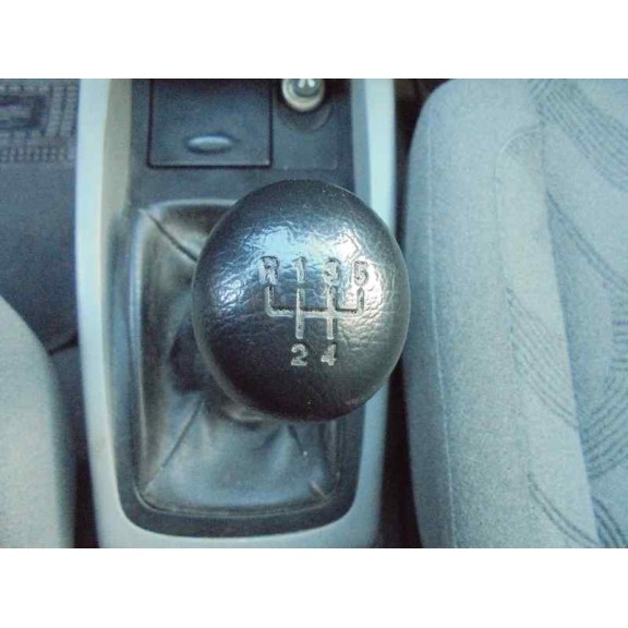 daewoo nubira berlina del año 2001