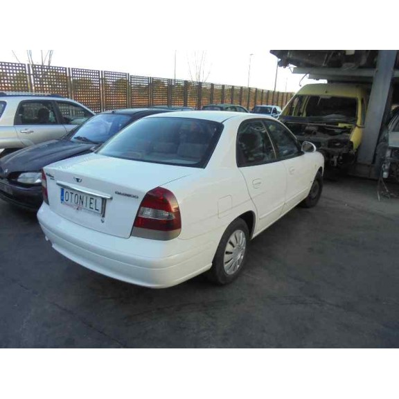 daewoo nubira berlina del año 2001