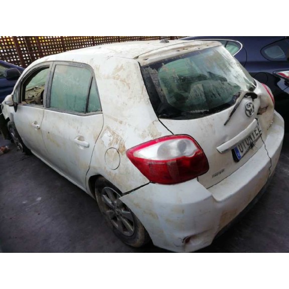 toyota auris del año 2012