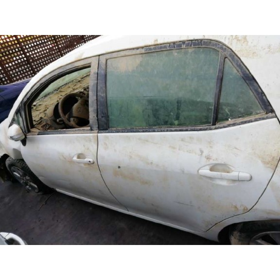 toyota auris del año 2012