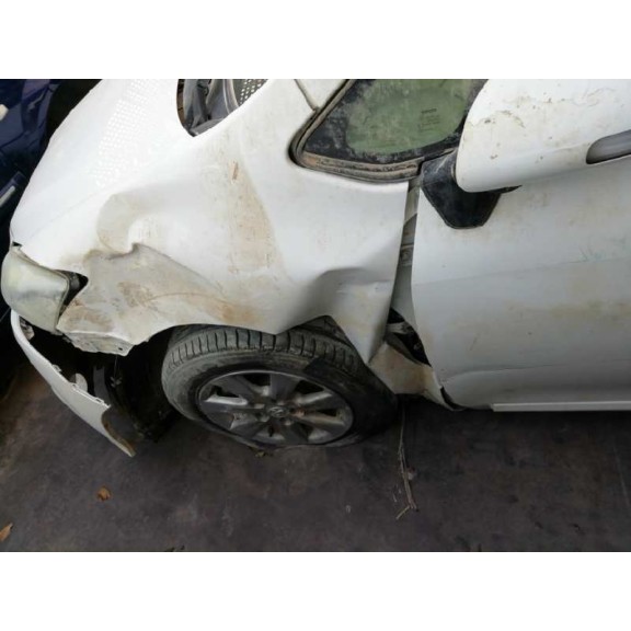 toyota auris del año 2012