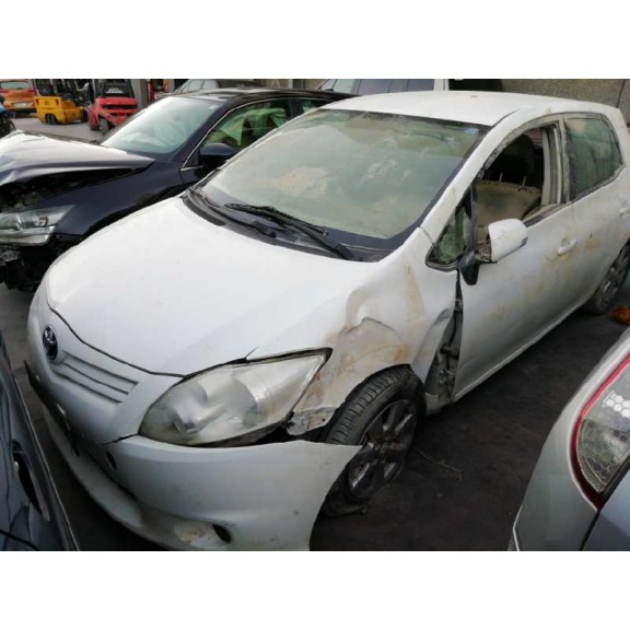 toyota auris del año 2012