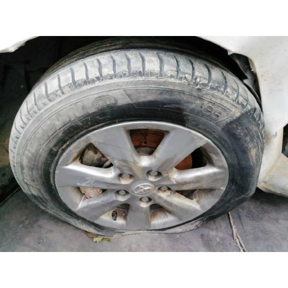 toyota auris del año 2012