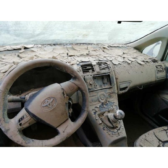 toyota auris del año 2012