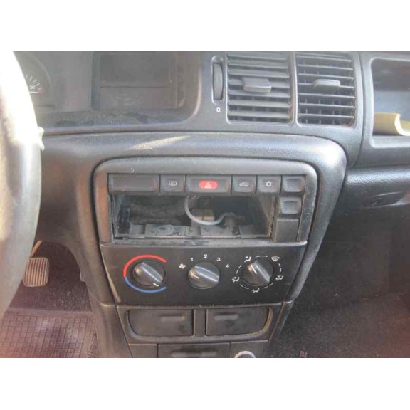 opel vectra b berlina del año 1997