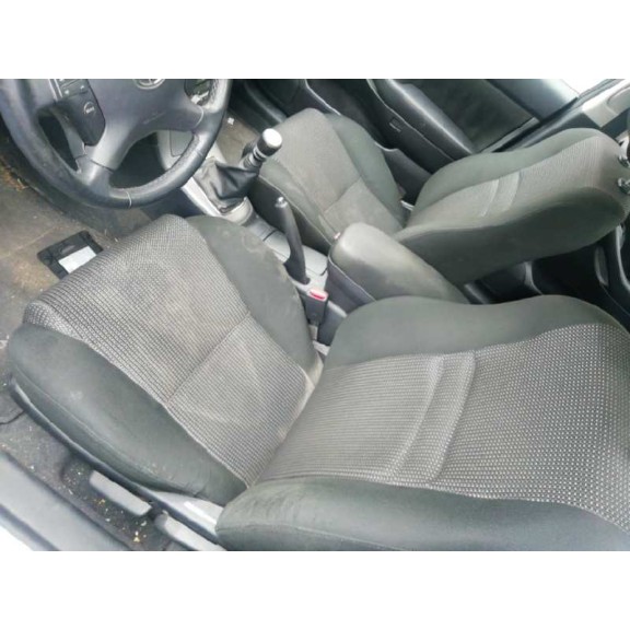 toyota avensis berlina (t25) del año 2007