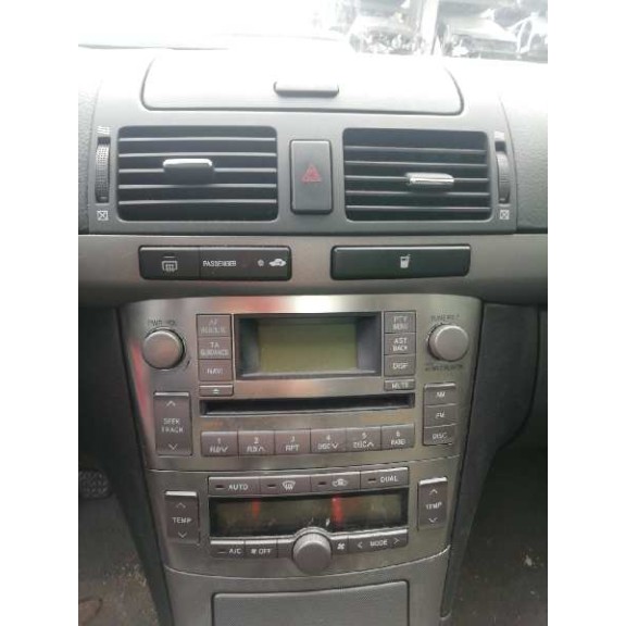 toyota avensis berlina (t25) del año 2007