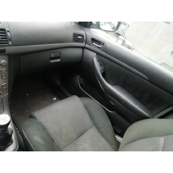 toyota avensis berlina (t25) del año 2007