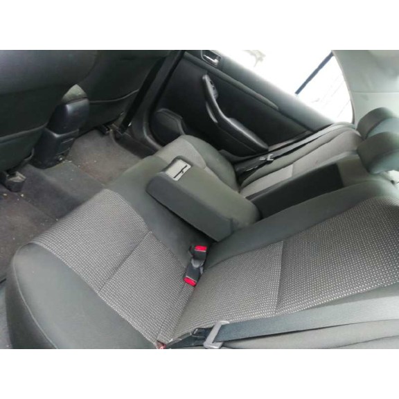 toyota avensis berlina (t25) del año 2007